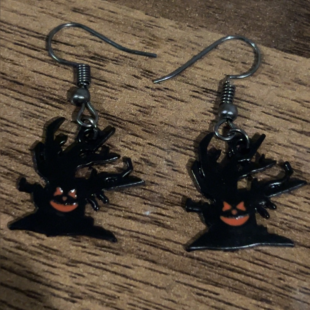 🔵Spooky Tree Earrings